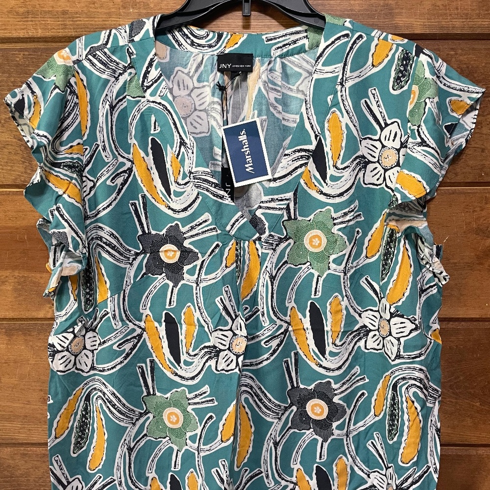 Adorable floral print blouse